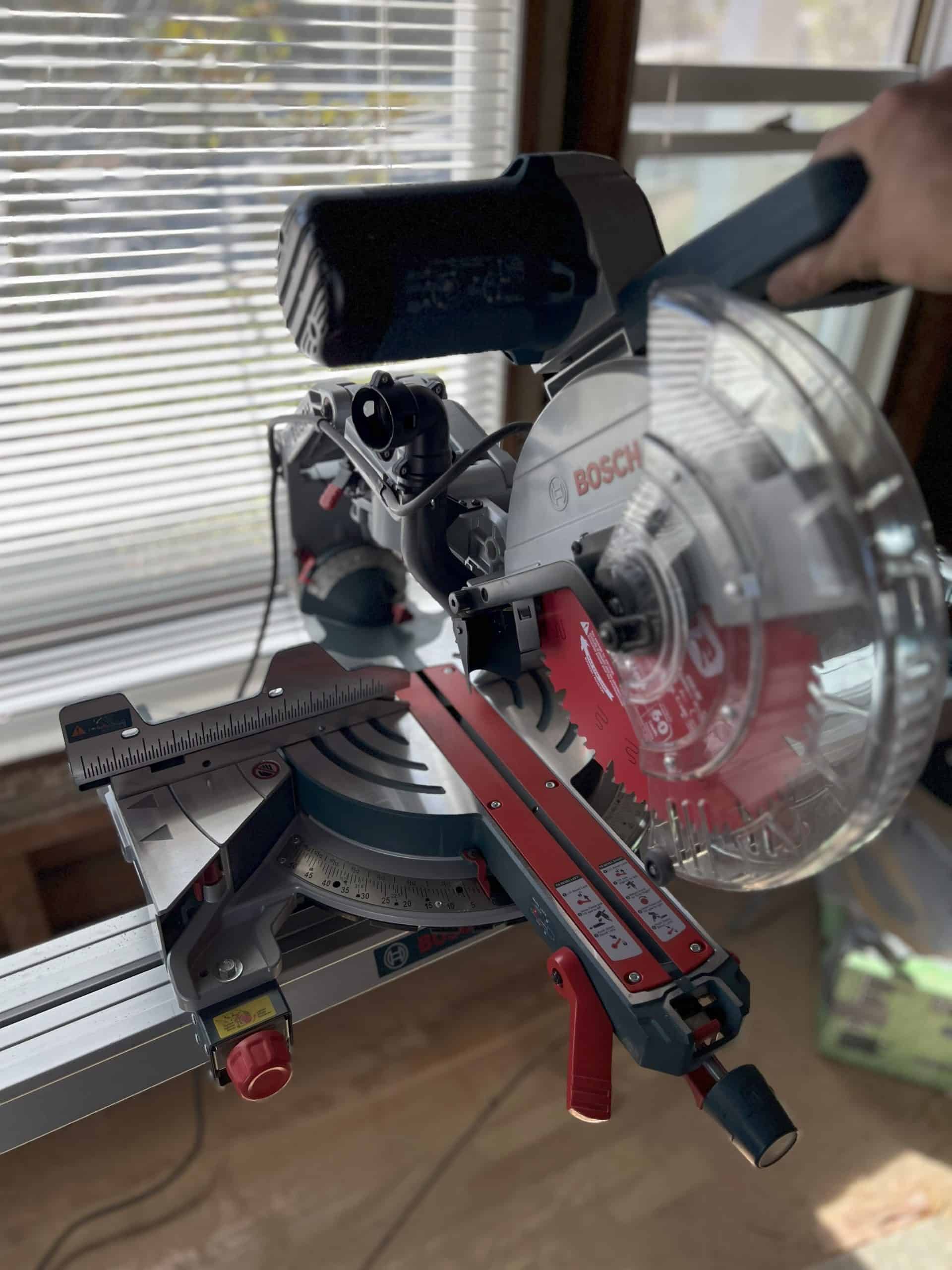 how to use a miter saw for beginners